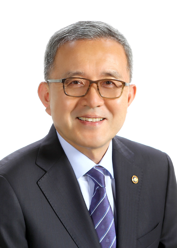 Professor Pan Suk Kim